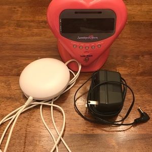 Sonic Alert Sweetheart pink alarm clock vibrates